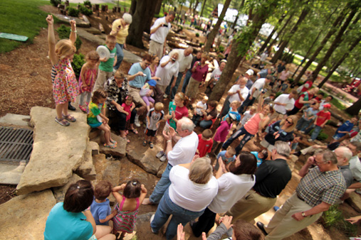 Crowd_Cheers-Franklin_Park_Prairie-Village