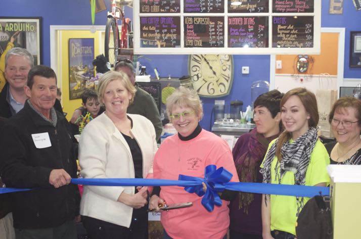 Mission Mayor Steve Schowengerdt helped sisters Nancy Hansen and Sandi Russell, along with Chamber members and employees celebrate the remodel.