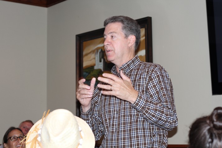 Gov. Sam Brownback talks to the Northeast Johnson County Conservatives